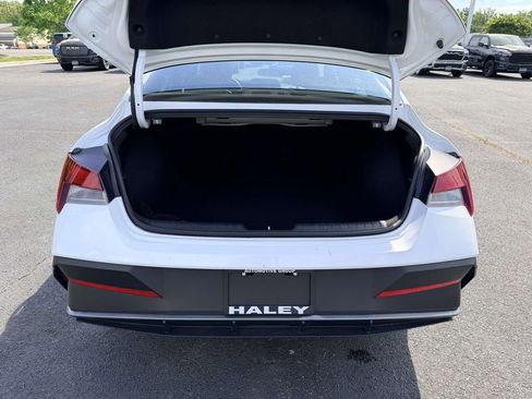 Used 2025 Hyundai Elantra Sport image 16