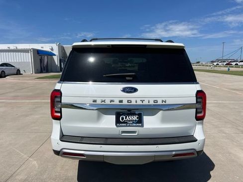 Used 2022 Ford Expedition Limited AWD/4WD image 6