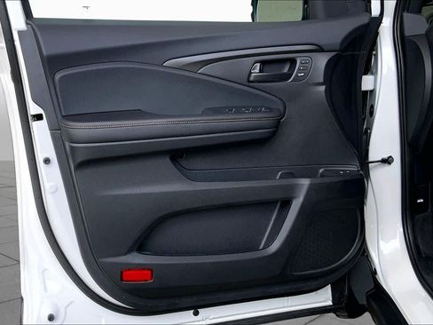 Used 2025 Honda Passport TrailSport image 22