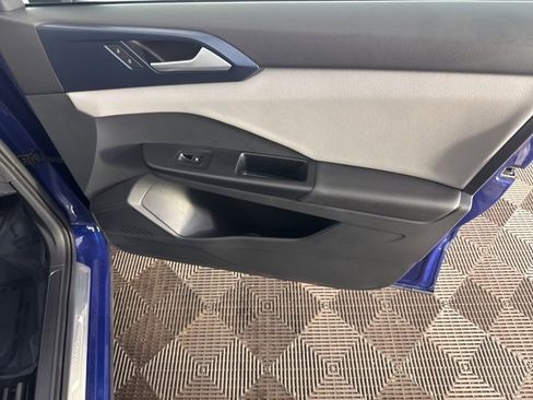 Used 2023 Volkswagen Taos SE w/ Panoramic Sunroof Package image 19