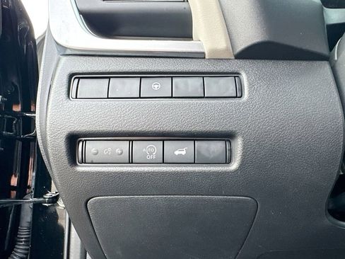 Used 2025 Nissan Rogue SV FWD image 32