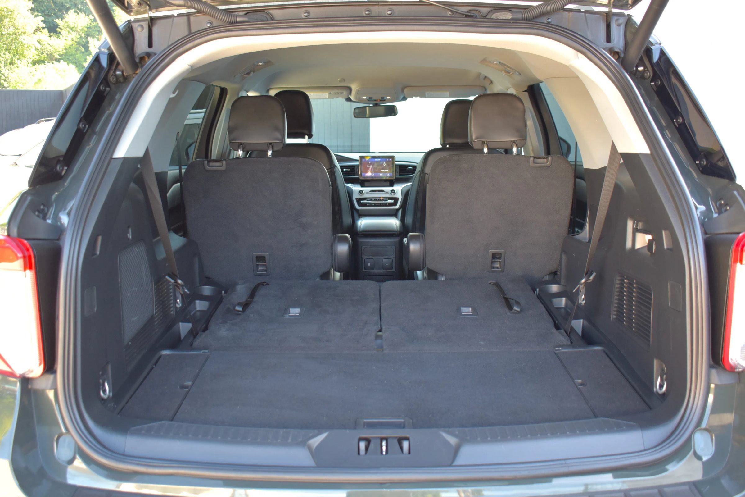 Used 2024 Ford Explorer XLT w/ Equipment Group 202A AWD/4WD image 53