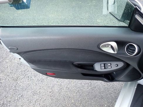 Used 2010 Nissan 370Z Roadster RWD image 21