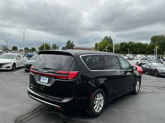Used 2024 Chrysler Pacifica Touring-L FWD video 3