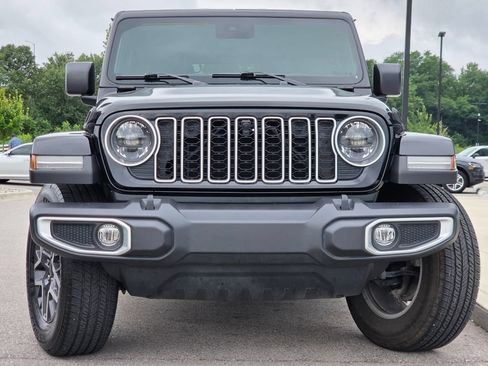 Used 2024 Jeep Wrangler Unlimited Sahara w/ Technology Group AWD/4WD image 3