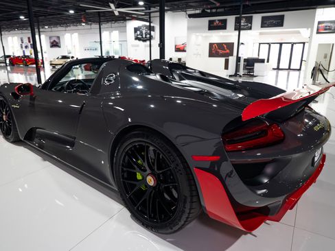 Used 2015 Porsche 918 Spyder image 5
