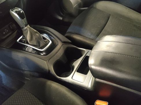 Used 2020 Nissan Rogue Sport S image 26