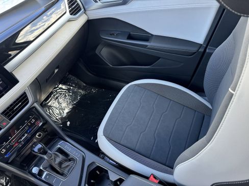New 2025 Volkswagen Taos SE image 13