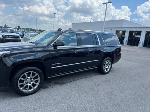 Used 2015 GMC Yukon XL Denali w/ Premium Package AWD/4WD image 2
