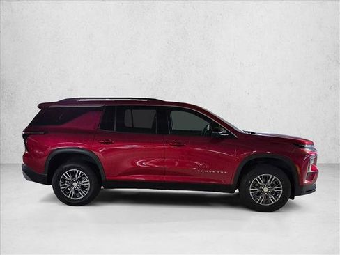 Used 2024 Chevrolet Traverse LT FWD image 3