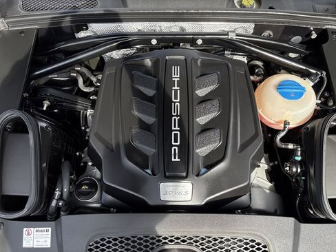 Used 2016 Porsche Macan S image 33