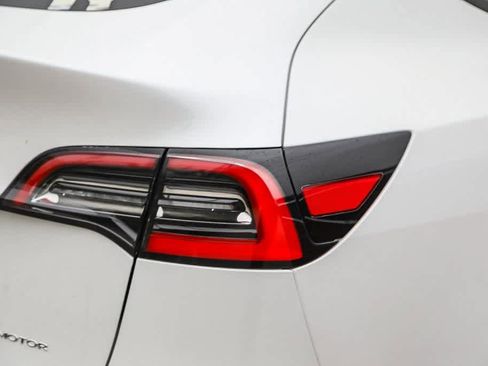 Used 2020 Tesla Model Y Long Range image 11