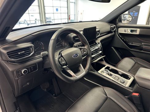 Certified 2023 Ford Explorer ST-Line w/ Class IV Trailer Tow Package image 27