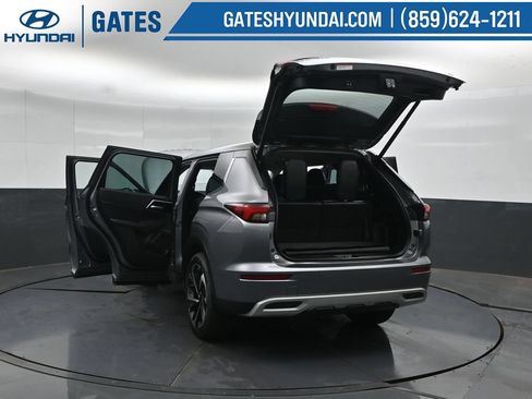 Used 2023 Mitsubishi Outlander SE FWD image 60