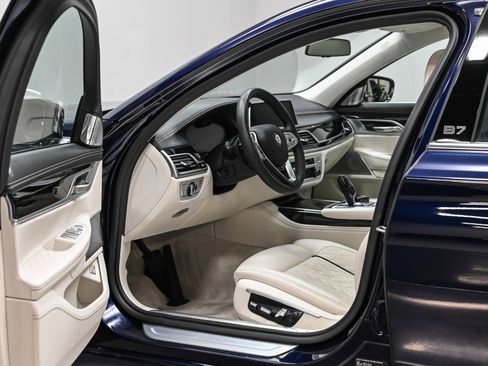 Used 2020 BMW ALPINA B7 xDrive w/ Interior Design Package image 24