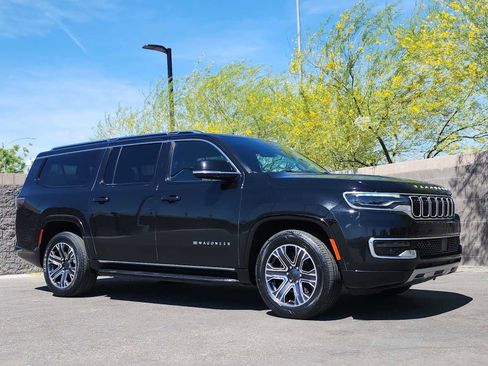 Used 2024 Jeep Wagoneer L Series II image 3