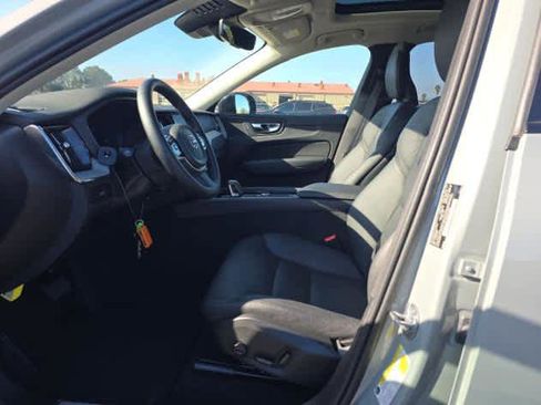 Certified 2025 Volvo XC60 B5 Plus image 7