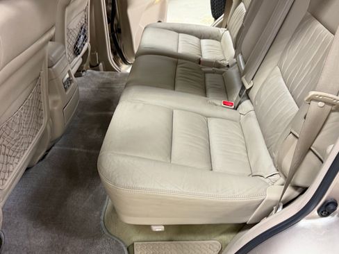 Used 2006 Toyota Land Cruiser image 19