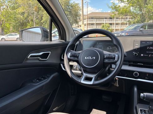 Used 2025 Kia Sportage LX FWD image 33