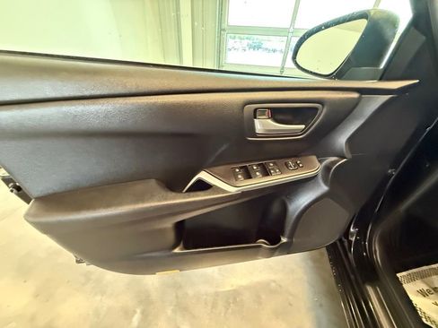 Used 2015 Toyota Camry SE FWD image 20
