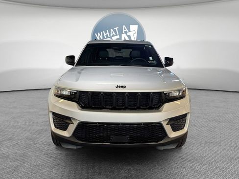 Used 2023 Jeep Grand Cherokee Altitude image 9