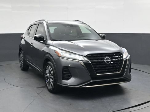 Used 2023 Nissan Kicks SR w/ SR Premium Package FWD image 2