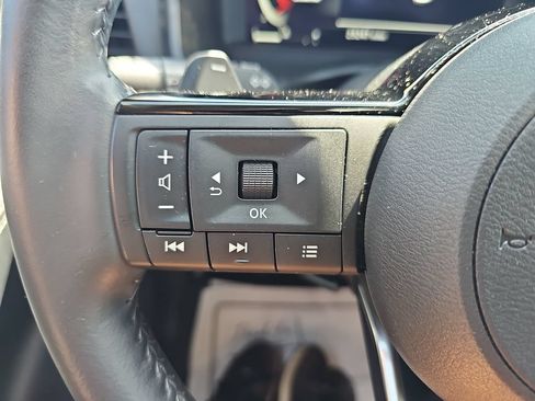 Used 2024 Nissan Rogue Platinum w/ Platinum Premium Package FWD image 17