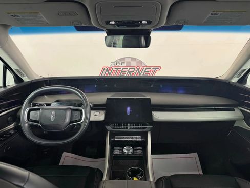 Used 2024 Lincoln Nautilus Reserve w/ Equipment Group 202A image 11