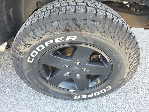 Used 2015 Jeep Wrangler Unlimited Sahara image 25