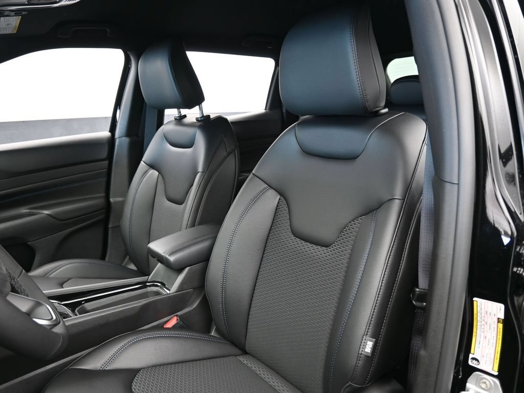 New 2026 Jeep Compass Latitude AWD/4WD image 10