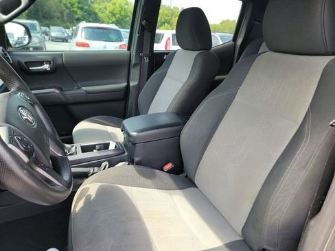 Used 2021 Toyota Tacoma TRD Sport image 17