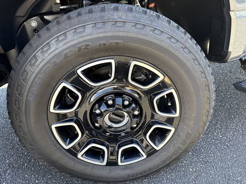 Used 2025 Ford F250 Platinum AWD/4WD image 11