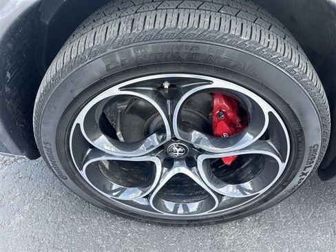 Used 2024 Alfa Romeo Stelvio Ti image 32