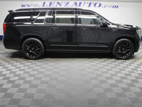 Used 2023 GMC Yukon XL Denali w/ Denali Reserve Package AWD/4WD image 2