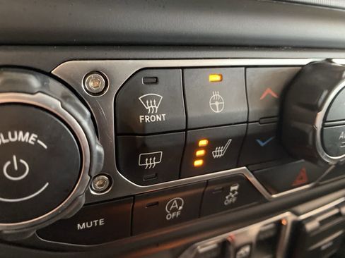 Used 2020 Jeep Wrangler Unlimited Rubicon w/ Dual Top Group image 23