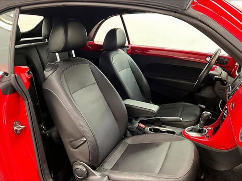 Used 2018 Volkswagen Beetle 2.0T S w/ Style & Comfort Package FWD image 6