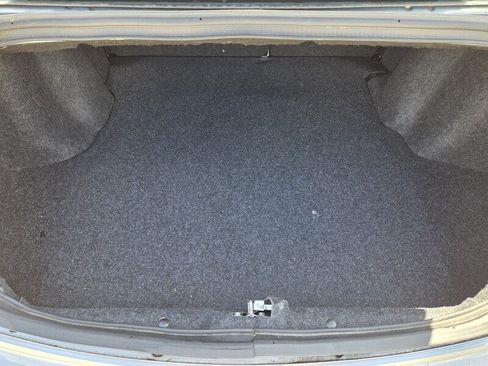 Used 2010 Chrysler Sebring Limited FWD image 15
