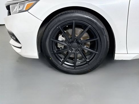 Used 2018 Honda Accord Sport image 29