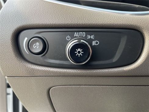 Used 2019 Chevrolet Malibu Hybrid image 34