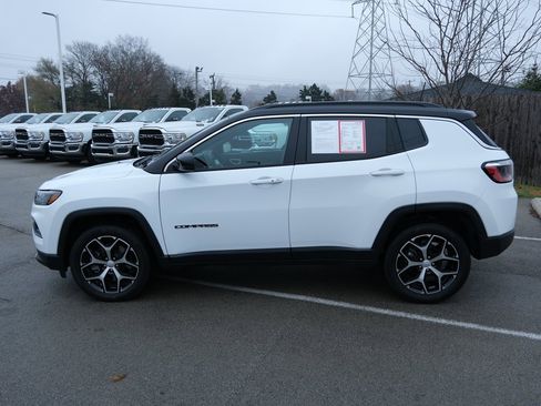 Used 2024 Jeep Compass Limited image 10