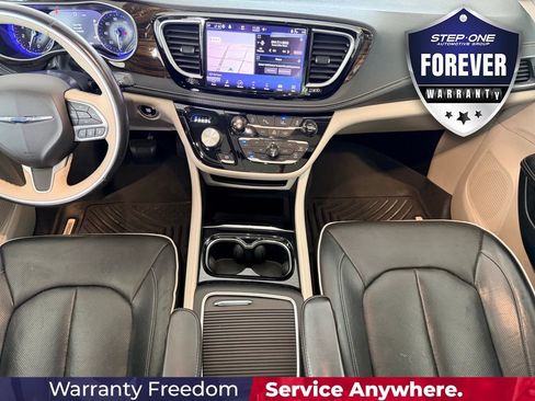 Used 2021 Chrysler Pacifica Limited AWD/4WD image 18