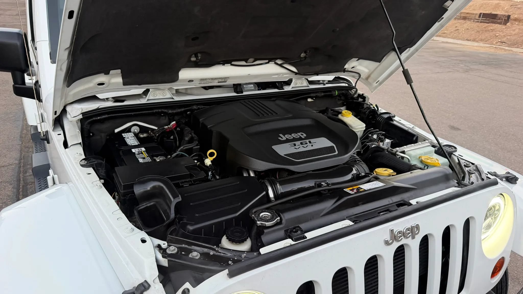 Used 2013 Jeep Wrangler Unlimited Sahara w/ Connectivity Group AWD/4WD image 29