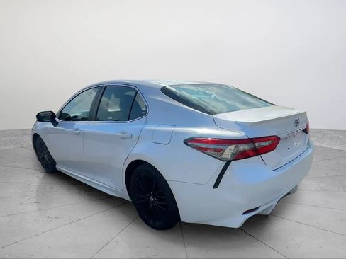 Used 2018 Toyota Camry SE w/ Moonroof Package FWD image 3