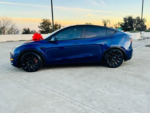 Used 2023 Tesla Model Y Performance image 5