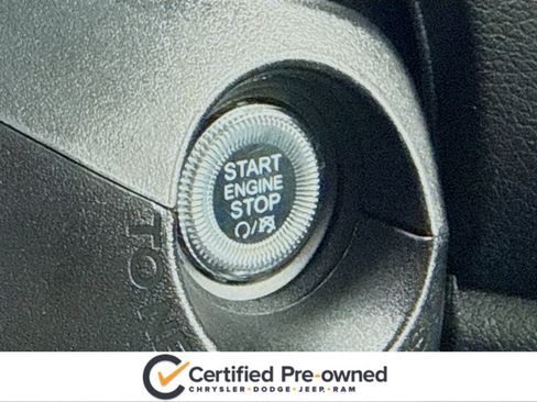 Used 2023 Jeep Renegade Latitude AWD/4WD image 9