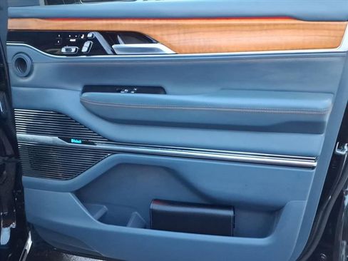 Used 2022 Jeep Grand Wagoneer Series II w/ Convenience Group III AWD/4WD image 24