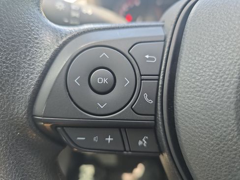 Used 2025 Toyota RAV4 XLE FWD image 16