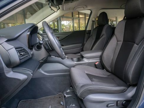 Used 2025 Subaru Outback Premium AWD/4WD image 8