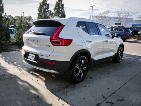 Used 2025 Volvo XC40 B5 Core image 10