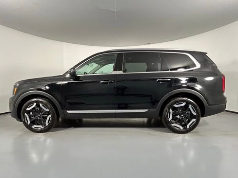 Used 2023 Kia Telluride S w/ S Sunroof Package image 4
